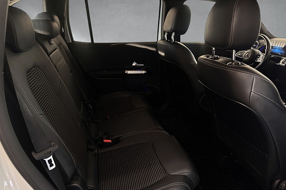 Mercedes-Benz EQB300 15 of 30