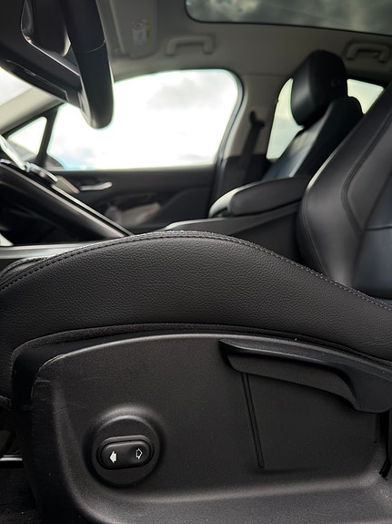 Jaguar I-PACE 23 of 30