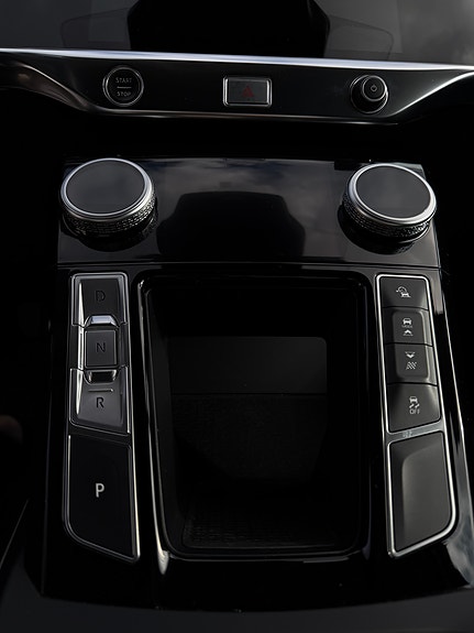 Jaguar I-PACE 17 of 30