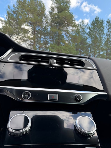 Jaguar I-PACE 15 of 30