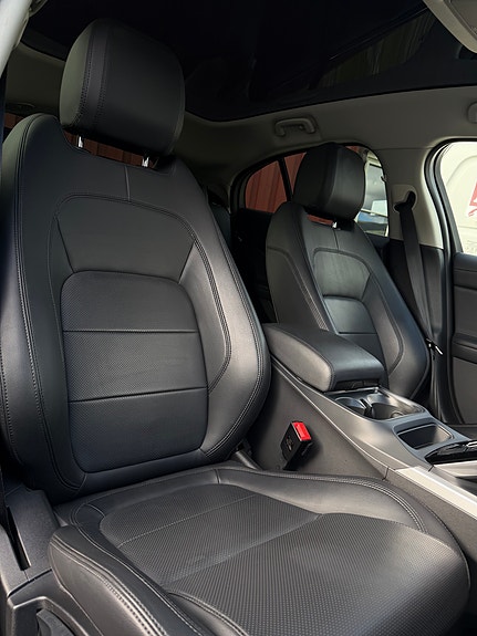 Jaguar I-PACE 28 of 30