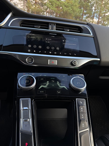 Jaguar I-PACE 18 of 30