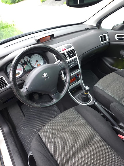 Peugeot 307 SW 12 of 15