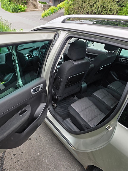 Peugeot 307 SW 14 of 15