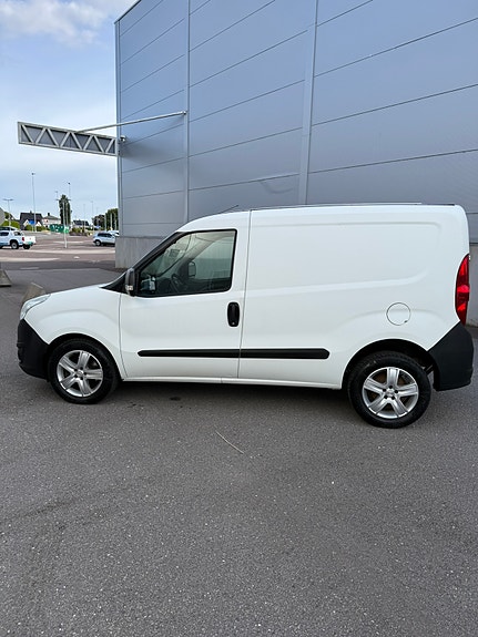 Opel Combo 8 of 15