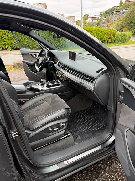 Audi Q7 20 of 30