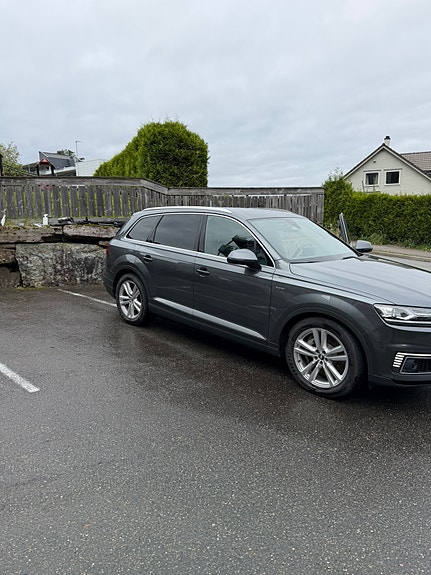 Audi Q7 2 of 30