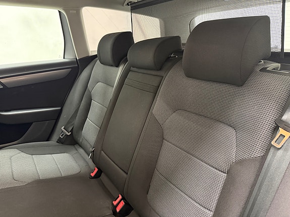 Volkswagen Passat 21 of 30