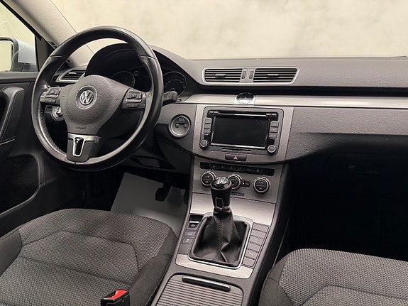 Volkswagen Passat 18 of 30
