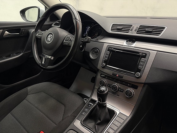 Volkswagen Passat 27 of 30