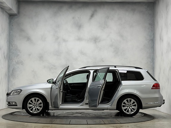 Volkswagen Passat 13 of 30