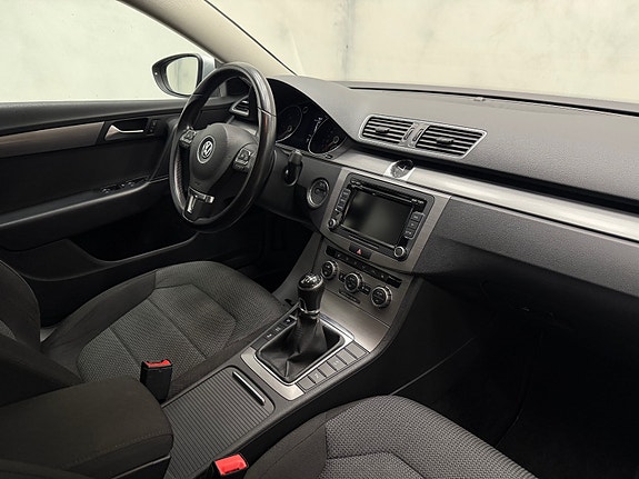 Volkswagen Passat 26 of 30