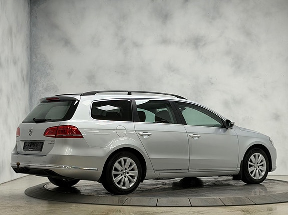 Volkswagen Passat 7 of 30