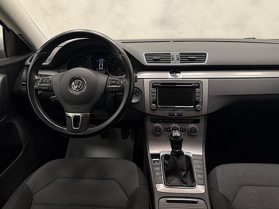 Volkswagen Passat 15 of 30