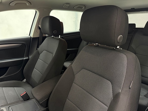 Volkswagen Passat 19 of 30