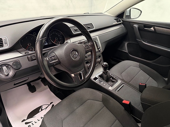 Volkswagen Passat 20 of 30