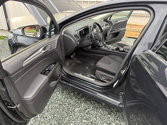 Ford Mondeo 18 of 21