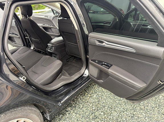 Ford Mondeo 13 of 21