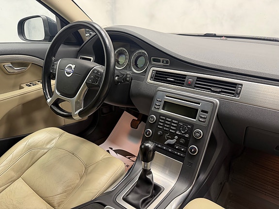 Volvo V70 27 of 30