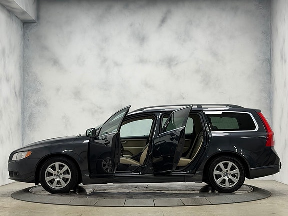Volvo V70 13 of 30