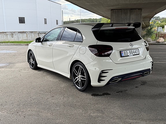 Mercedes-Benz A180 2 of 20