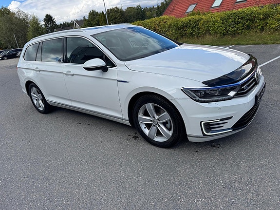 Volkswagen Passat 3 of 30