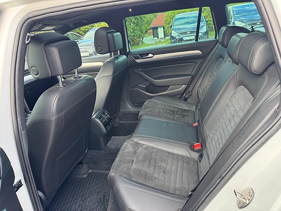 Volkswagen Passat 16 of 30