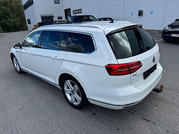 Volkswagen Passat 9 of 30