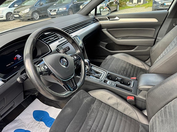 Volkswagen Passat 13 of 30