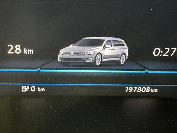 Volkswagen Passat 18 of 30