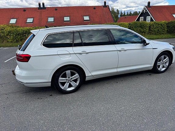 Volkswagen Passat 5 of 30
