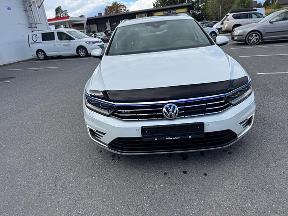 Volkswagen Passat 2 of 30