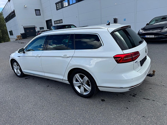 Volkswagen Passat 10 of 30