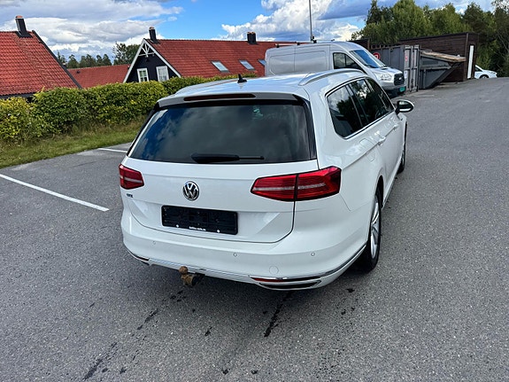 Volkswagen Passat 7 of 30
