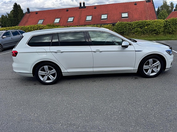 Volkswagen Passat 4 of 30