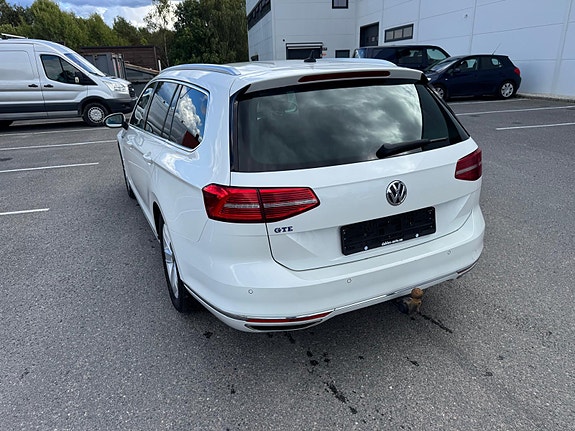 Volkswagen Passat 8 of 30