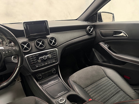 Mercedes-Benz CLA200 17 of 30