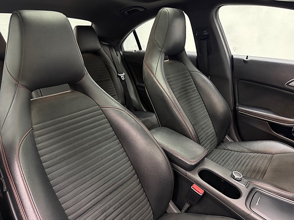 Mercedes-Benz CLA200 27 of 30