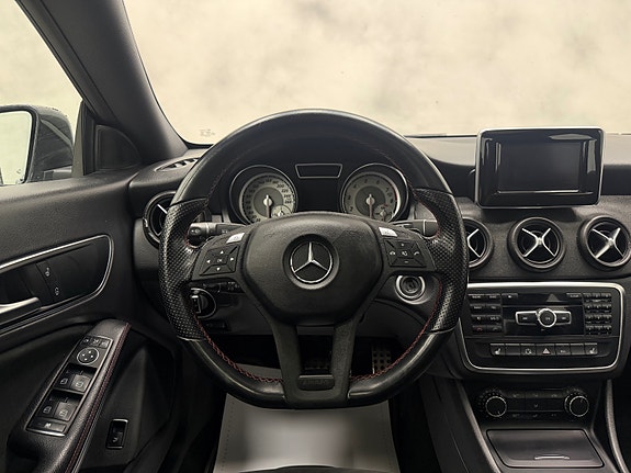 Mercedes-Benz CLA200 16 of 30