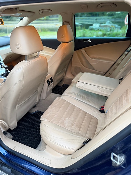 Volkswagen Passat 19 of 23