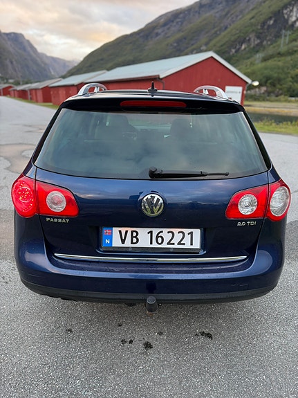 Volkswagen Passat 8 of 23