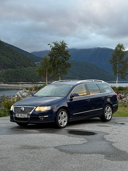 Volkswagen Passat 2 of 23