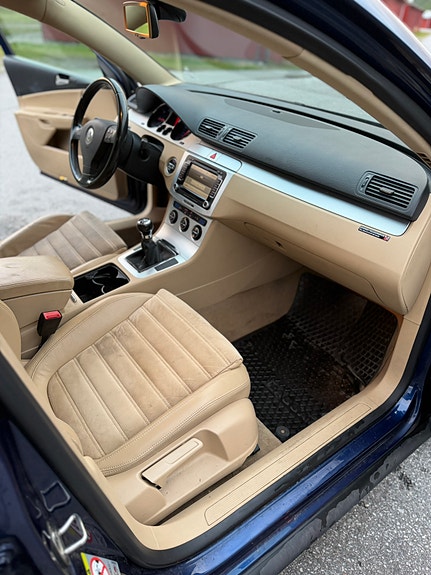Volkswagen Passat 21 of 23