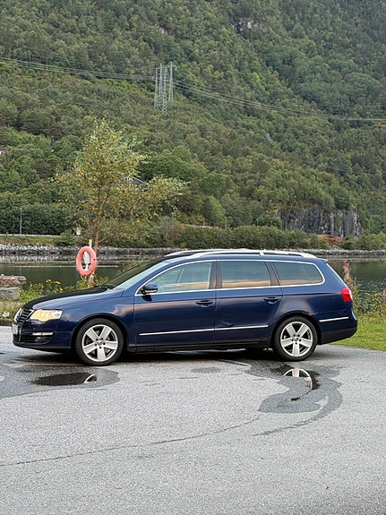 Volkswagen Passat 3 of 23