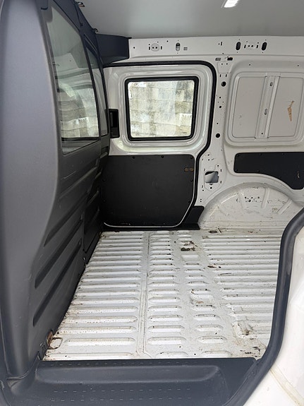 Volkswagen Caddy 27 of 30