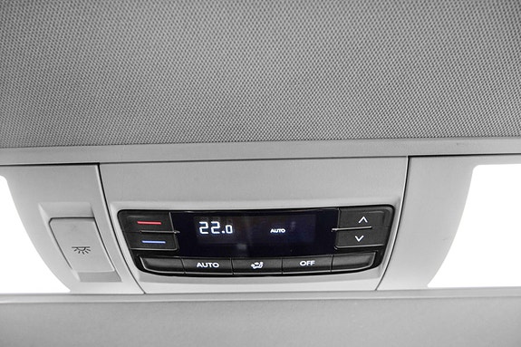 Volkswagen Caravelle 13 of 30