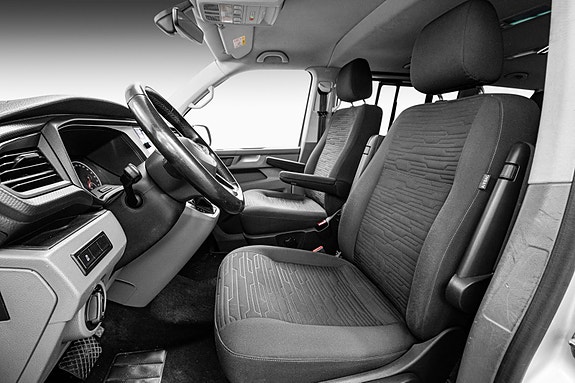 Volkswagen Caravelle 8 of 30