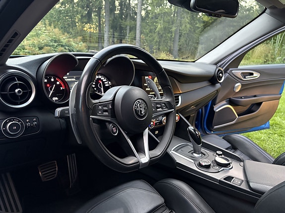 Alfa Romeo Giulia 16 of 30