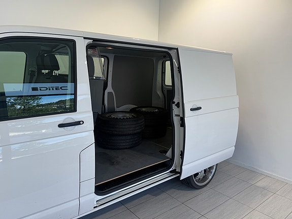 Volkswagen Transporter 4 of 26