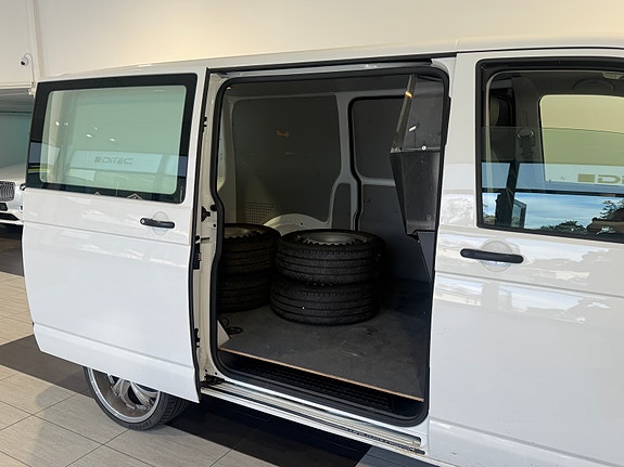 Volkswagen Transporter 10 of 26